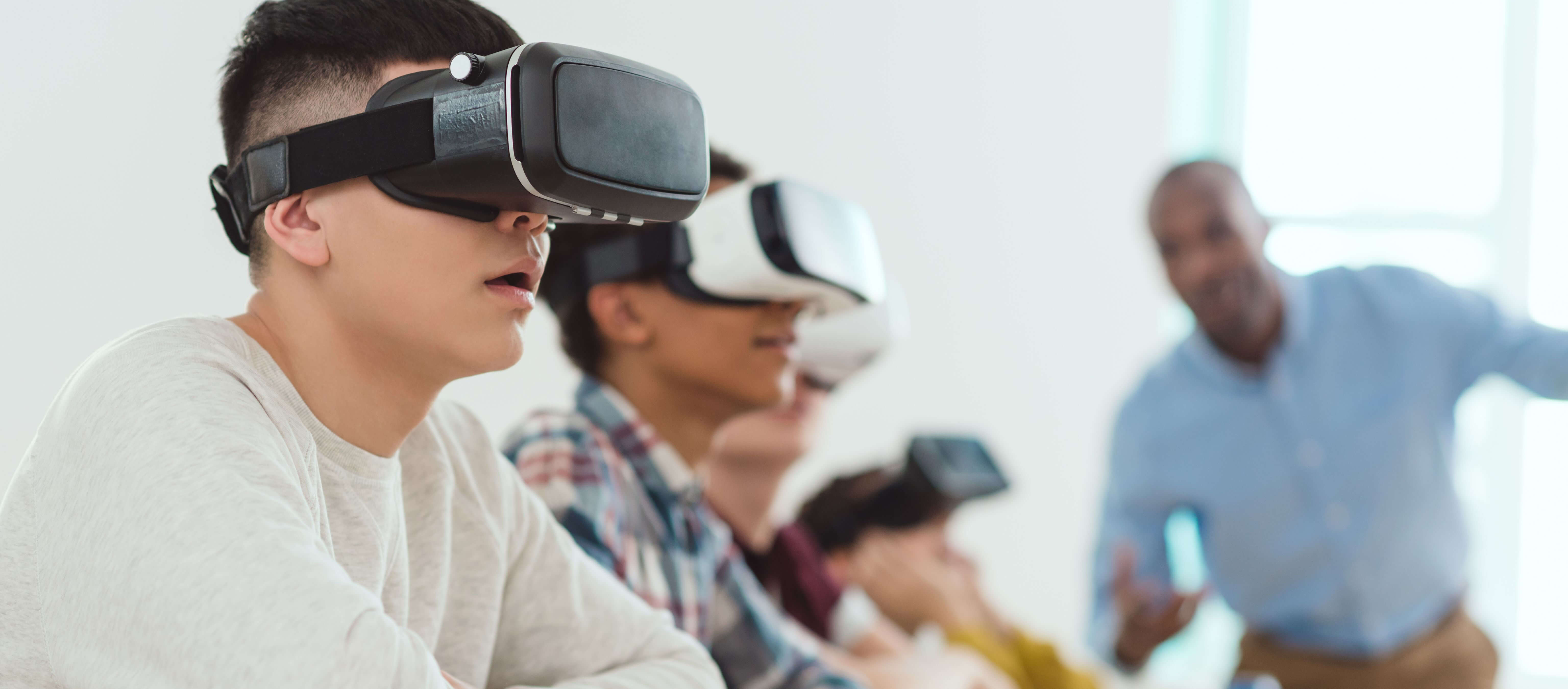 Using Virtual Reality for Innovating Training Projects